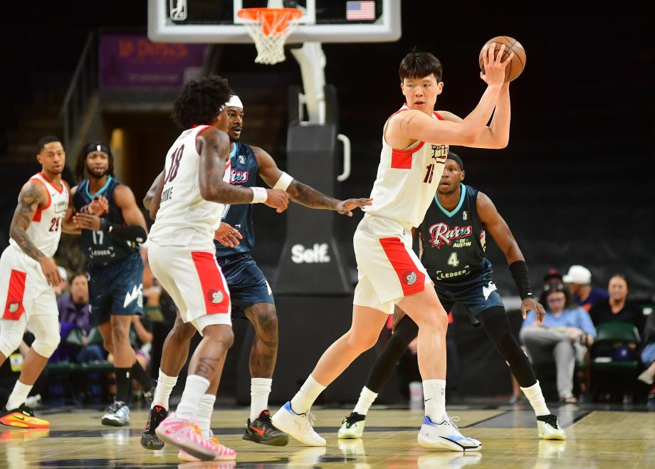 世界杯高清平台-杨瀚森轰18分7板4助1断1帽 混音复仇奥斯汀马刺